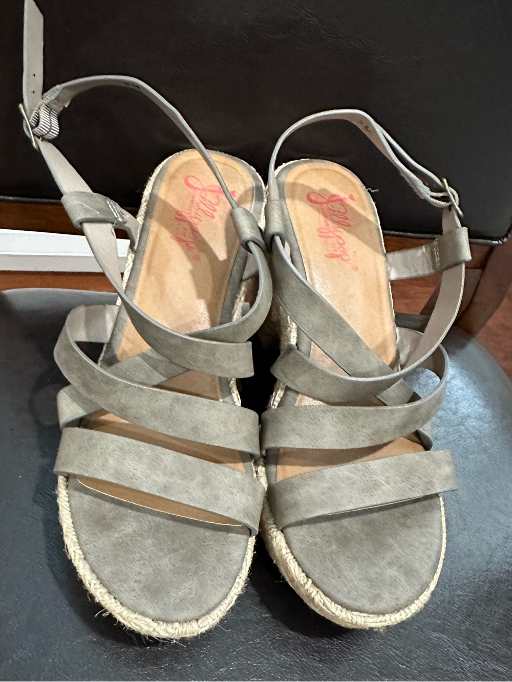 Jelly Pop Women’s Gray Strappy Espadrille Sandals Size 9